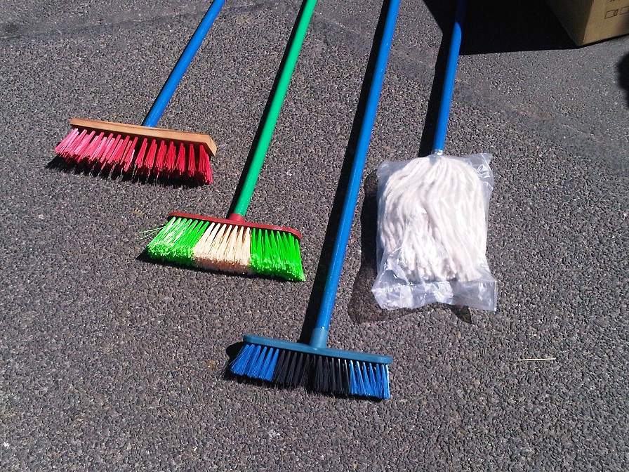 Brooms & mops